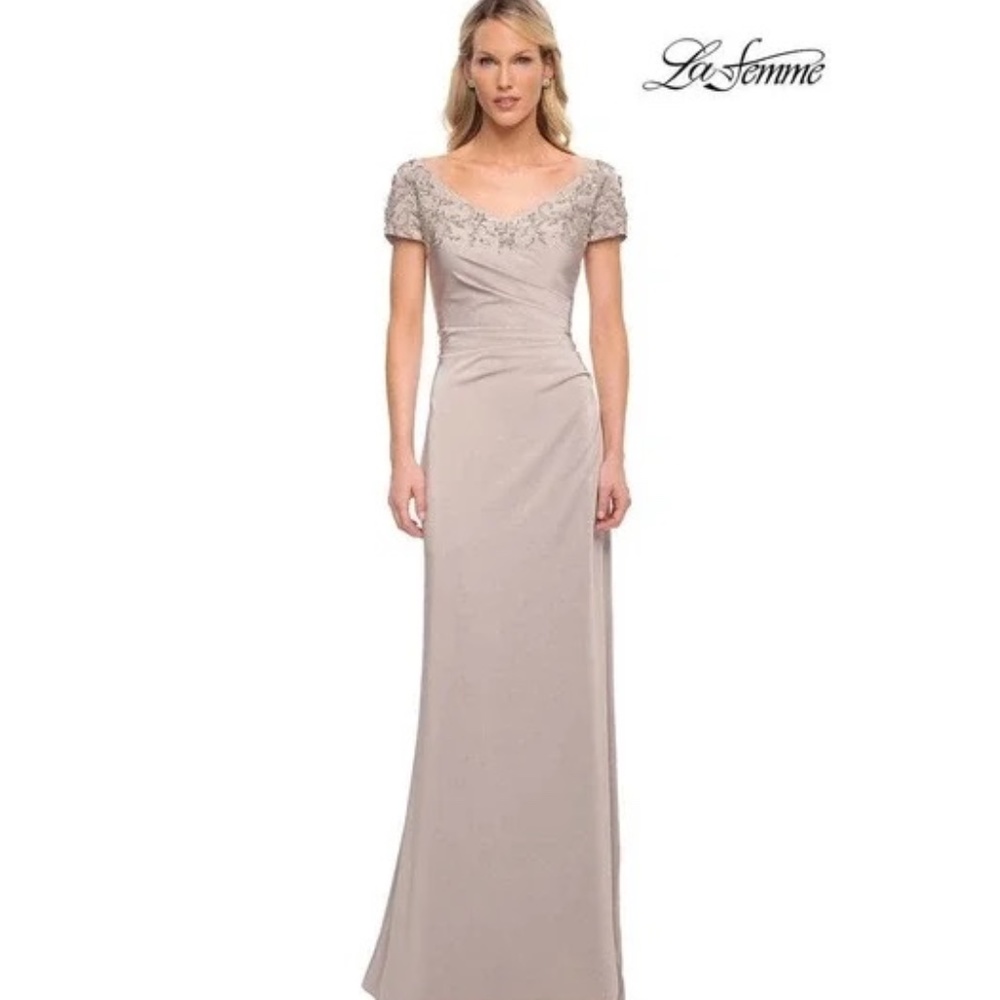 NWOT La Femme Crystal Detail Cap Sleeve Jersey Sheath Gown in Silver SZ 8 $575